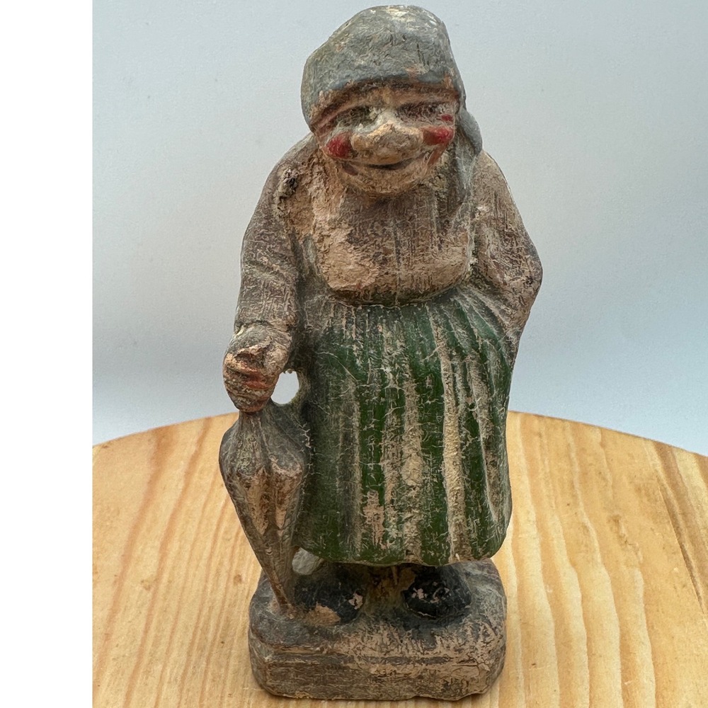 Vintage 1940s Syroco Peasant Woman Figurine - Primitive Folk Art Style